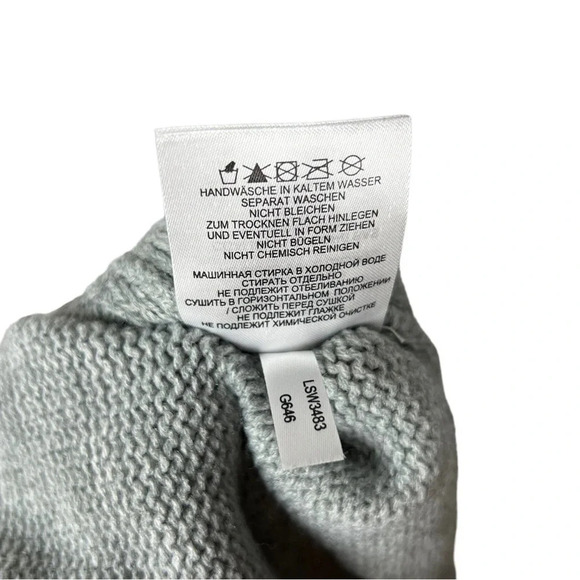 Lolë • Inverness Poncho - Picture 6 of 6